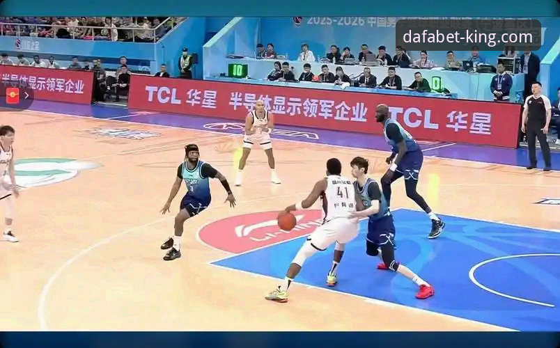 CBA季后赛最新动态：浙江加时83-81逆转宁波，兰道夫33分率队2-0横扫晋级